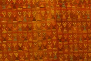 Look very closely...Aliens! woven by the Nasca people.